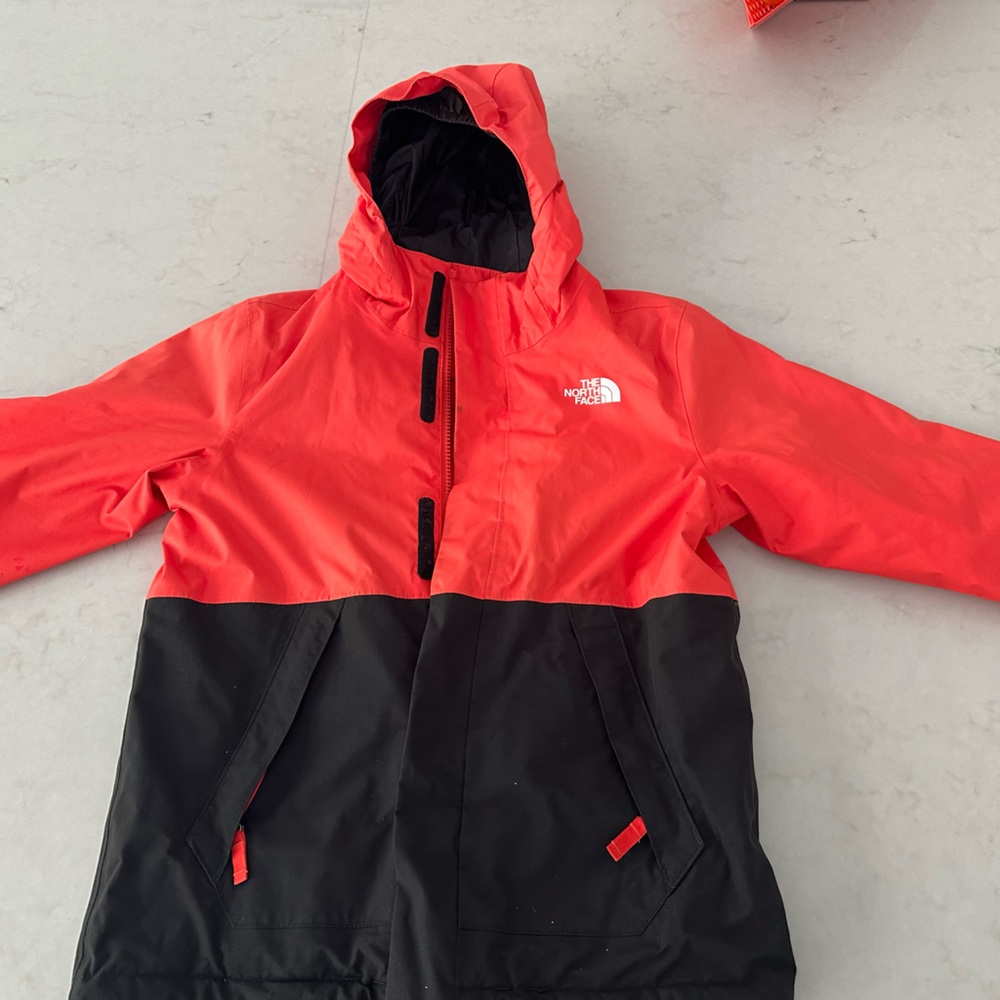 Boys M North Face Coat with removable fleece underlayer